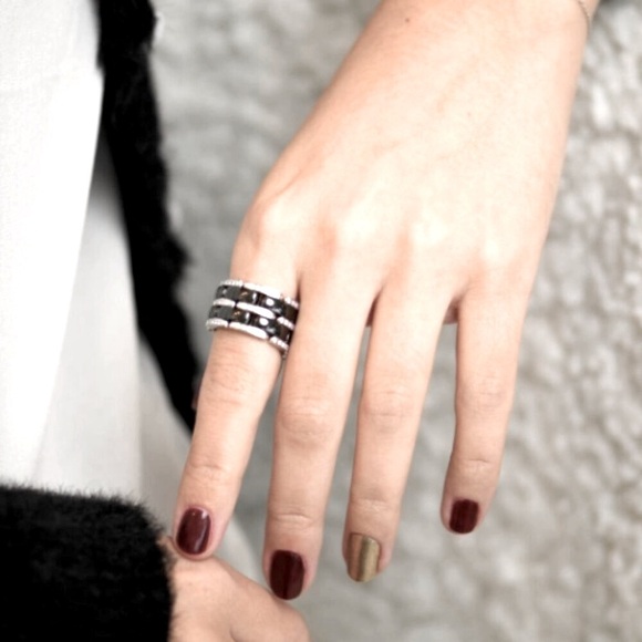 ✨ Stunning One Of A Kind CHANEL Ultra Diamond Black Ceramic 18k White Gold Ring - Picture 5 of 16